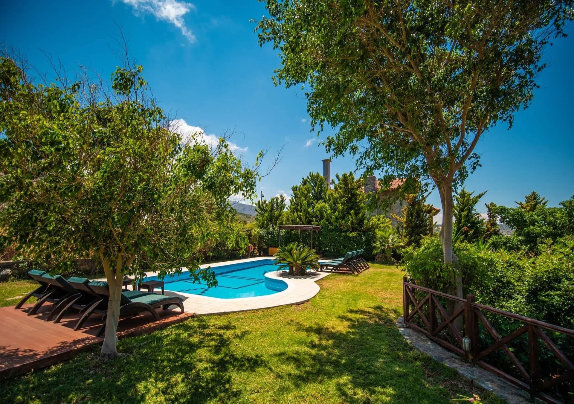 Iris villa garden and pool